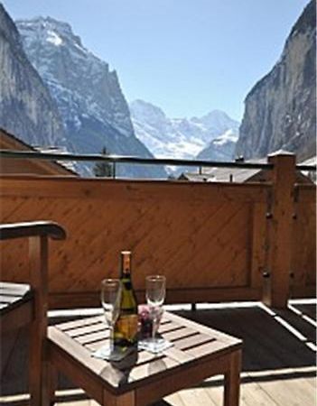 Charming Penthouse Apartment Lauterbrunnen Room photo