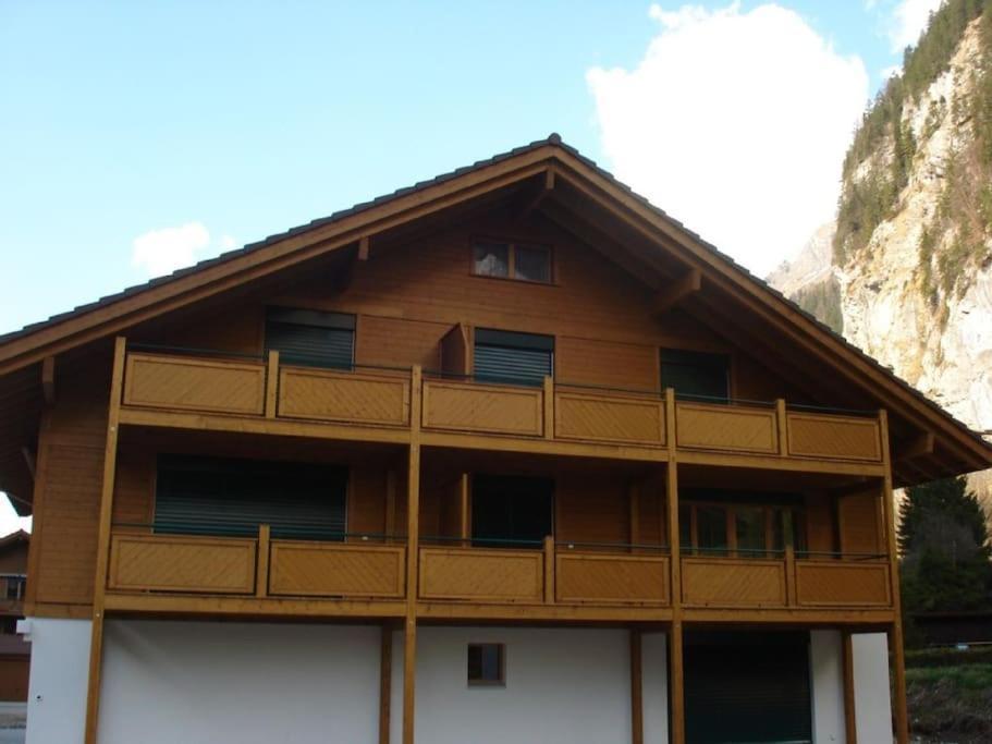 Charming Penthouse Apartment Lauterbrunnen Exterior photo
