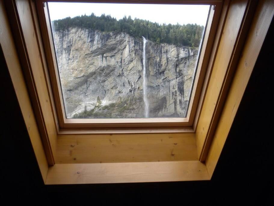 Charming Penthouse Apartment Lauterbrunnen Exterior photo