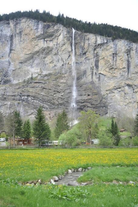 Charming Penthouse Apartment Lauterbrunnen Exterior photo