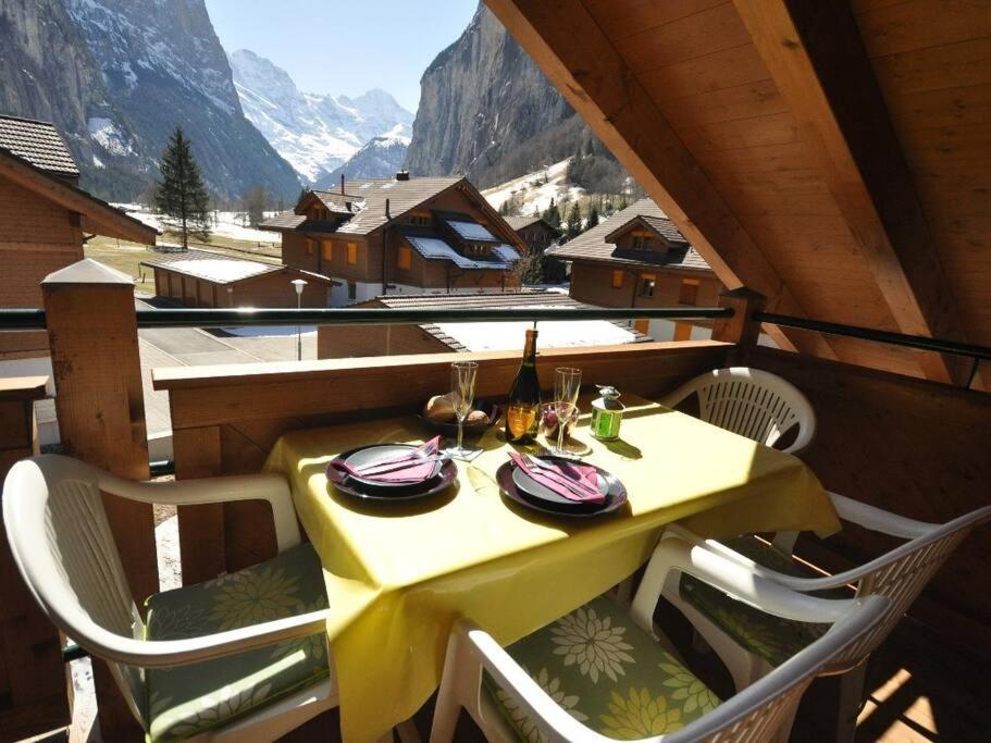 Charming Penthouse Apartment Lauterbrunnen Exterior photo