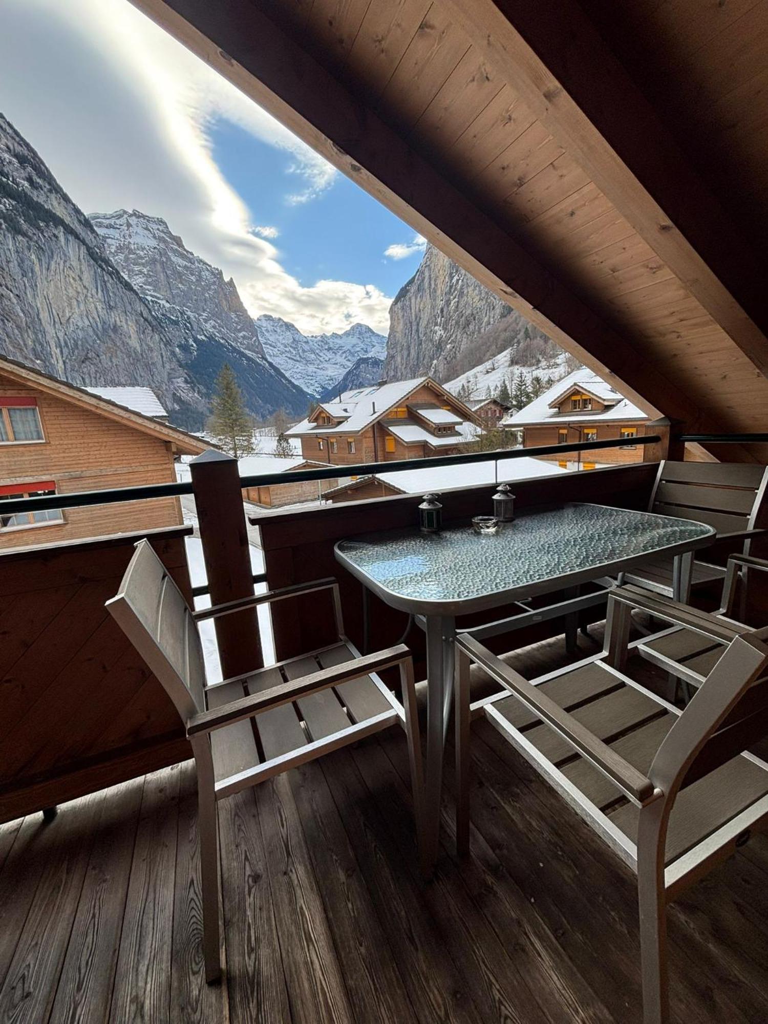 Charming Penthouse Apartment Lauterbrunnen Exterior photo